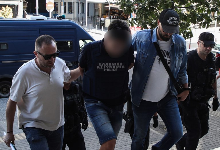 Θεσσαλονίκη: Να τον απαλλάξουν, ο γιος μου είναι καλό παιδί, λέει ο πατέρας του αδελφοκτόνου