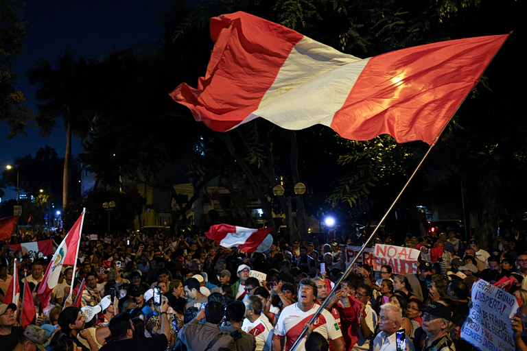 Εκλογές στο Περού: Καταγγελίες για νοθεία ανεβάζουν την ένταση