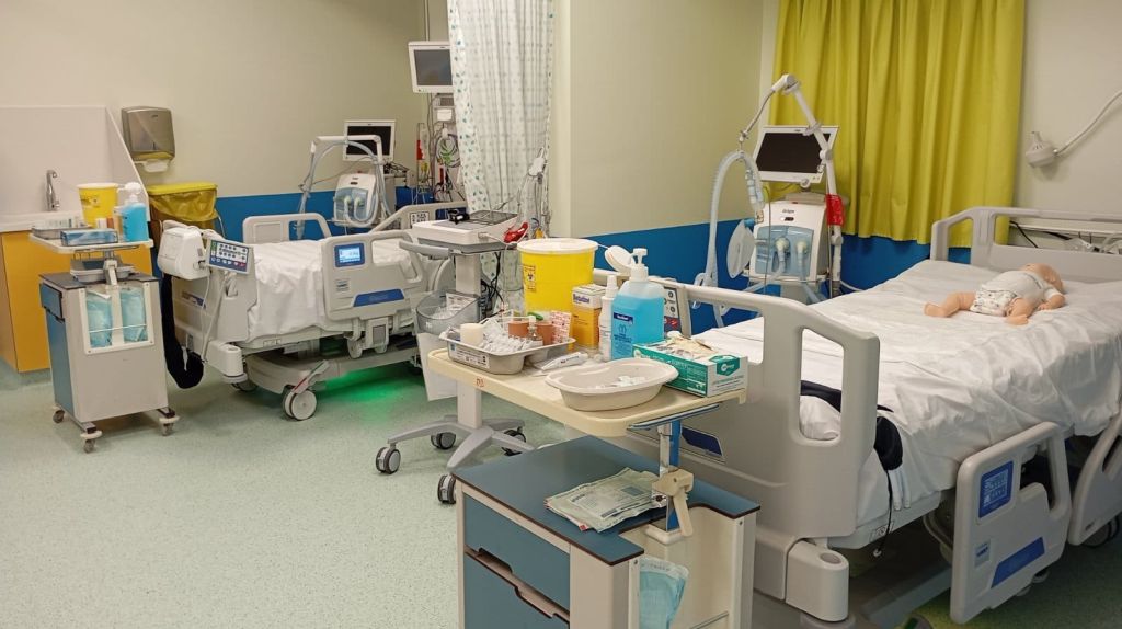 Mε νέα μηχανήματα ενισχύεται η Μονάδα Εντατικής Νοσηλείας Νεογνών του Πανεπιστημιακού Νοσοκομείου Λάρισας