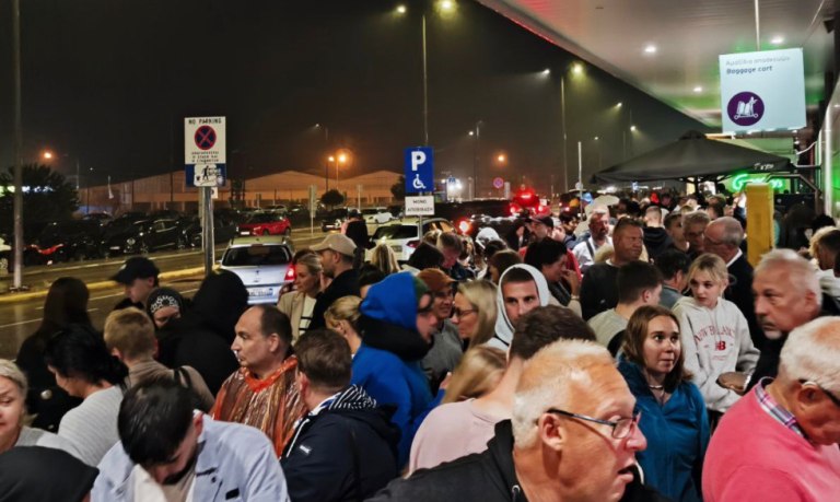 Κακοκαιρία: Ταλαιπωρία στο αεροδρόμιο της Ζακύνθου  Ακυρώθηκαν πτήσεις  Έκλεισε ο δρόμος στον Αλυκανά