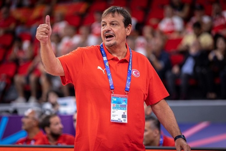 Αταμάν: Δεν ύψωσα τις γροθιές μου από σεβασμό στους φίλους μου στην Ελλάδα, αυτός που έγραψε κανένα έλεος, απολύθηκε