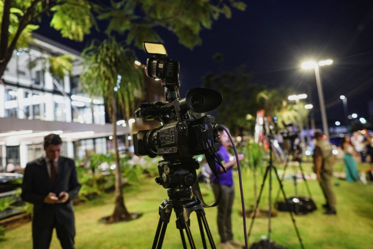 Βραζιλία: Ξανά στο νοσοκομείο ο Μπολσονάρο λίγες ημέρες μετά την καταδίκη του  Τι έχει