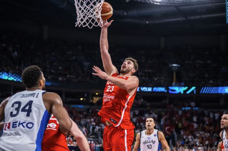 Σενγκούν: Καταπληκτικός παίκτης o Γιάννης, αλλά δεν είναι σπουδαίος πασέρ