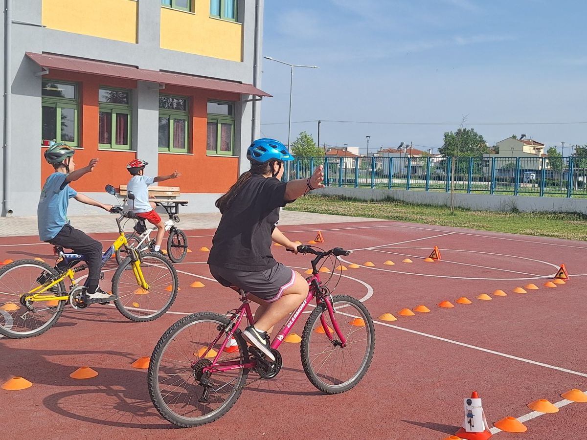 Σε 110 σχολεία της περιφέρειας Θεσσαλίας το πρόγραμμα Ποδηλατώντας Ασφαλώς με το ΕΣΠΑ
