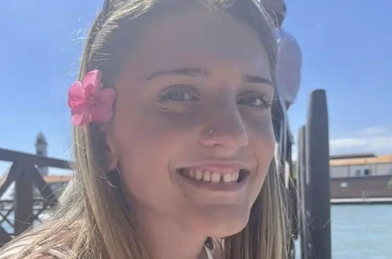 Βρετανία: Η μηνιγγίτιδα μας την πήρε σε 12 ώρες  Απαρηγόρητος ο πατέρας της 18χρονης μαθήτριας στο Κεντ