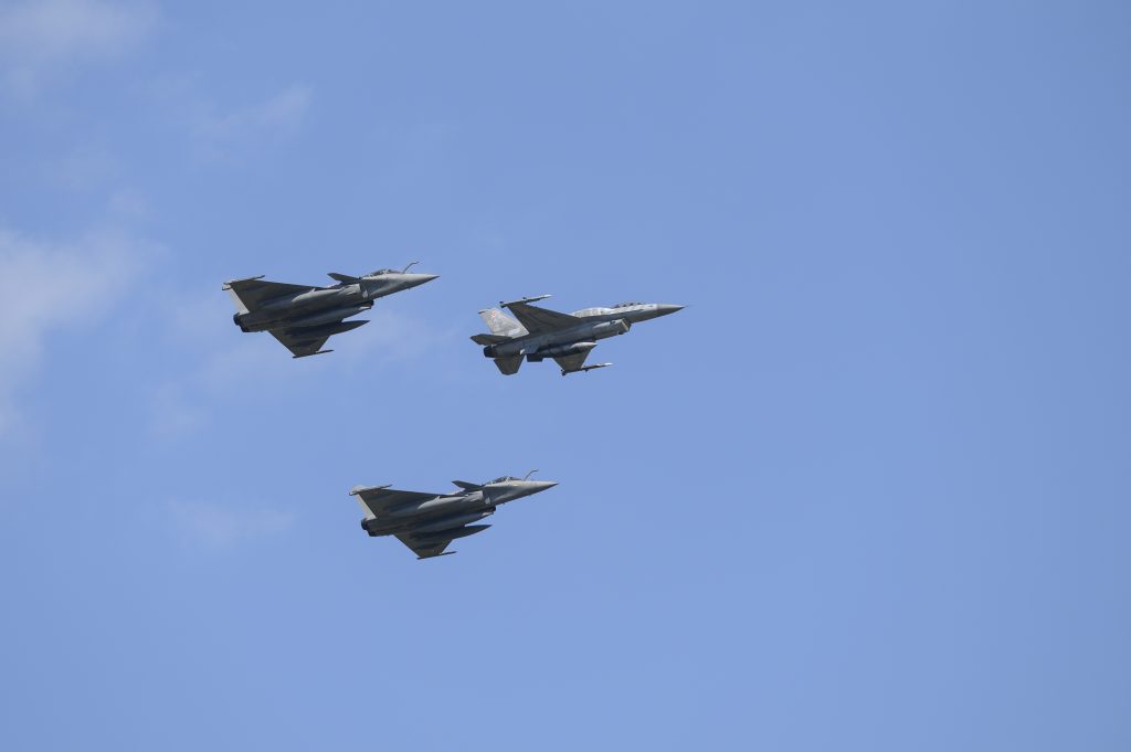 Συναγερμός στην Πολωνία: Νέα απειλή από drone  Ηχούν σειρήνες, έκλεισε το αεροδρόμιο και απογειώθηκαν μαχητικά