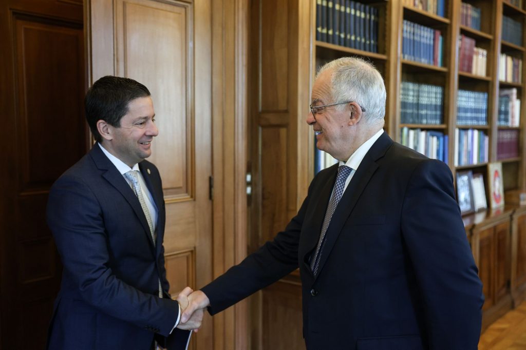 Συνάντηση ΠτΔ με τον Πρύτανη του ΕΚΠΑ  Ο διεθνής προσανατολισμός του ιδρύματος στα θέματα που συζητήθηκαν