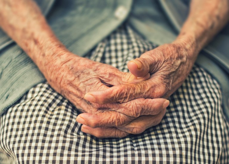 Ηράκλειο: Συνελήφθη άνδρας που απέσπασε 50.000 ευρώ από 90χρονη προσποιούμενος τον γιατρό που θα έσωζε την κόρη της