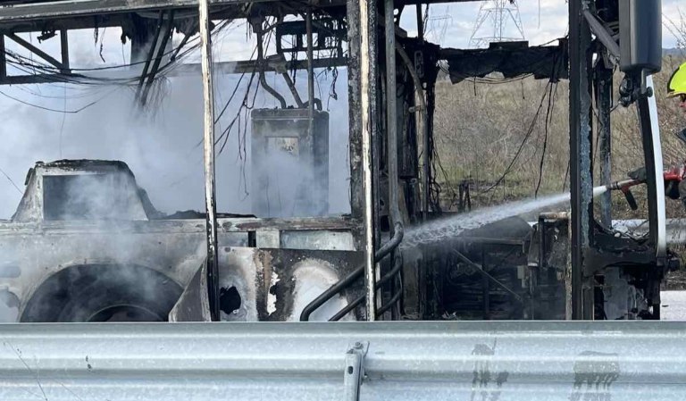 Θεσσαλονίκη: Φωτιά σε λεωφορείο του ΚΤΕΛ  Κάηκε ολοσχερώς