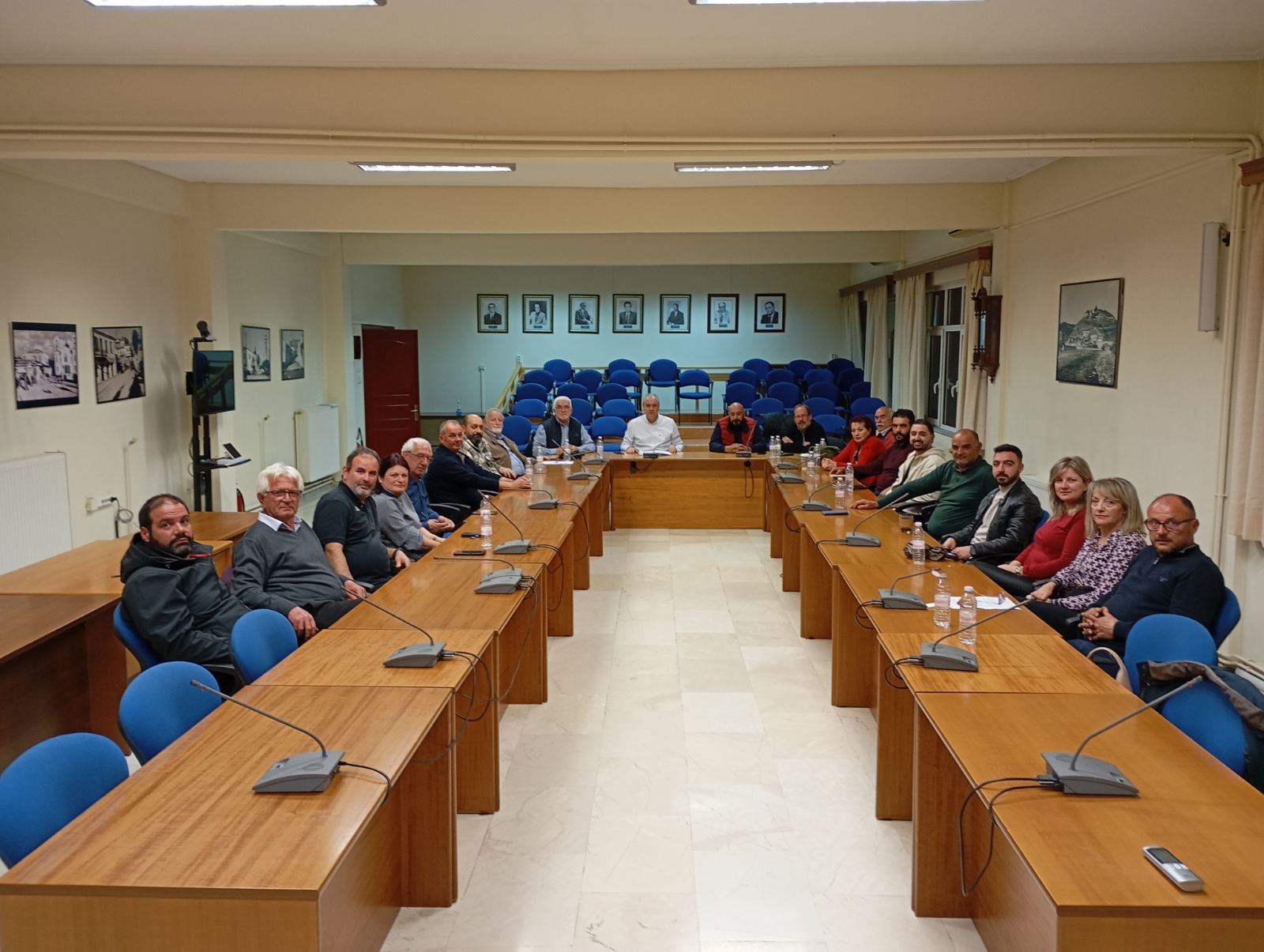 Δήμος Ελασσόνας: Συνάντηση του δημάρχου με τους ποντιακούς συλλόγους μετά το συμβάν με την σημαία του Κεμάλ