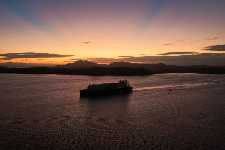 Εχθρικό χαρακτηρίζει η Μόσχα το σχέδιο της Βρετανίας για νηοψίες σε ρωσικά πλοία