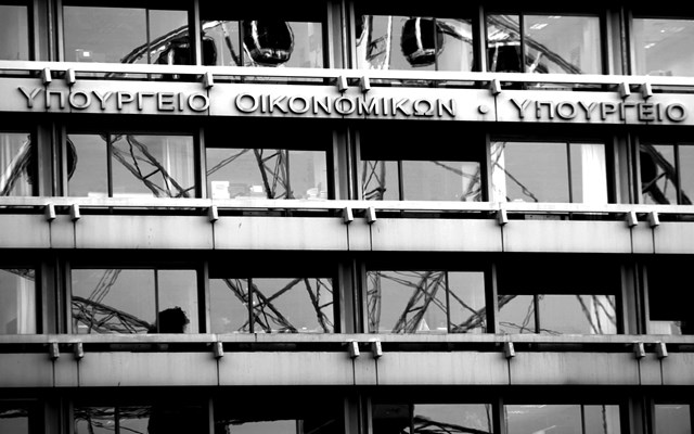 ΥΠΕΘΟ: Συγκεκριμένες λύσεις για το ιδιωτικό χρέος απέναντι στις αόριστες προτάσεις της αντιπολίτευσης