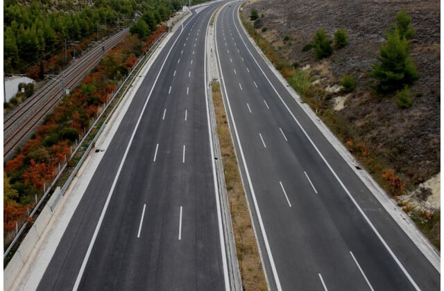 Θήβα: Συνελήφθησαν πέντε άτομα που πετούσαν πέτρες σε διερχόμενα οχήματα στην εθνική οδό