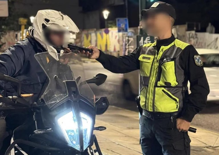 Τροχαία: Συνελήφθησαν 7 μεθυσμένοι οδηγοί  Βεβαιώθηκαν άλλες 159 παραβάσεις σε ελέγχους αλκοτέστ στην Αττική