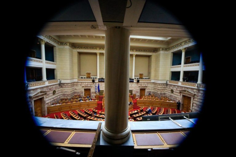 Μπούμερανγκ η Εξεταστική, ξεσκεπάζεται όλη η γαλάζια διαπλοκή