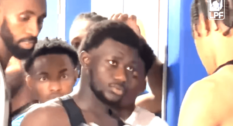 Οι παίκτες της Μαυριτανίας έκαναν σαν τρελοί για τον Μέσι  Πήρε τη φανέλα του ο Κοϊτά (vid)