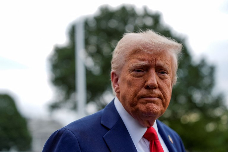 Η δημοτικότητα του Τραμπ πέφτει καθώς οι Αμερικανοί ανησυχούν για την οικονομία