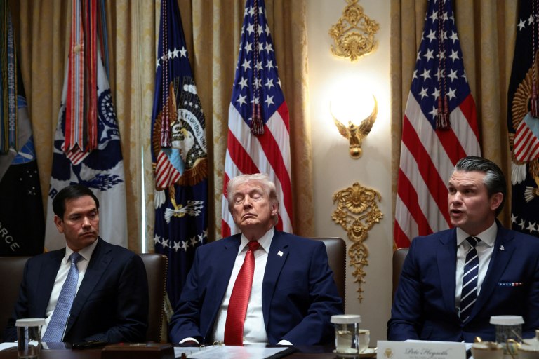 Μία απτις μεγαλύτερες στρατηγικές αποτυχίες της Δύσης: Μήπως ο Τραμπ έχασε τη μπάλα στον πόλεμο με το Ιράν;