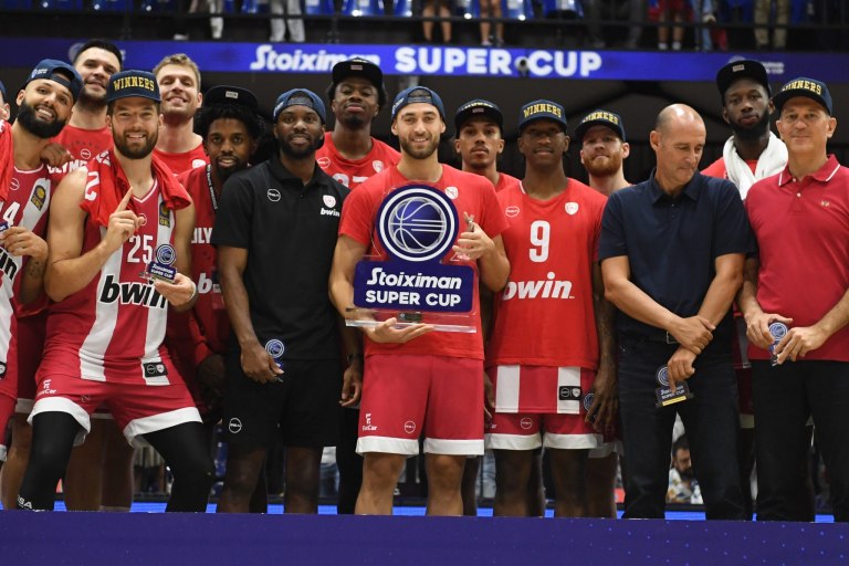 Ολυμπιακός: Η απονομή στον κάτοχο του Super Cup (pics+vid)