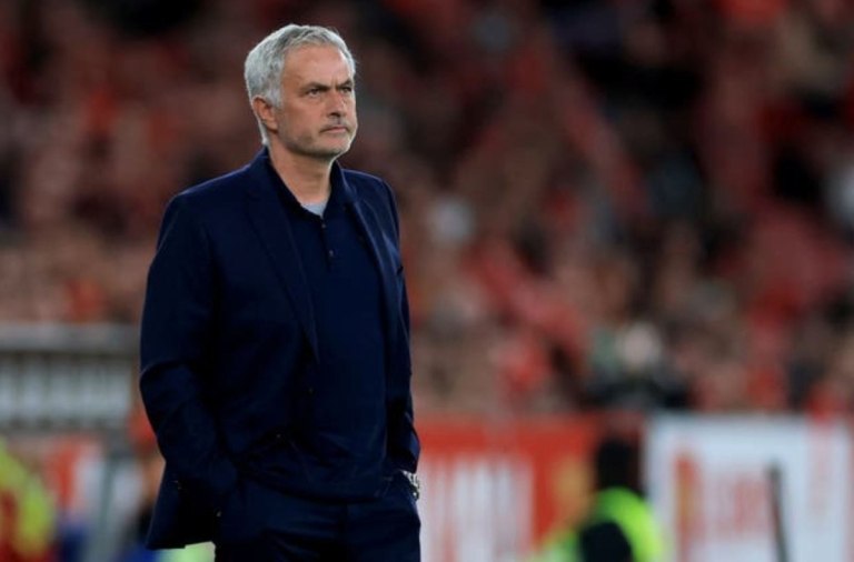 Η υπόκλιση του Μουρίνιο στον Παυλίδη: Κάνει εξαιρετική δουλειά