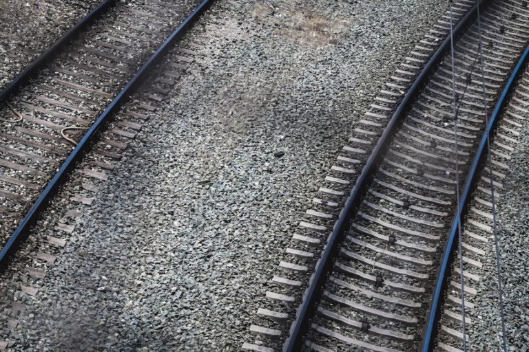 Τέμπη: Ένας βωμός δίπλα στις γραμμές  Στο σημείο μηδέν λίγο πριν τη δίκη