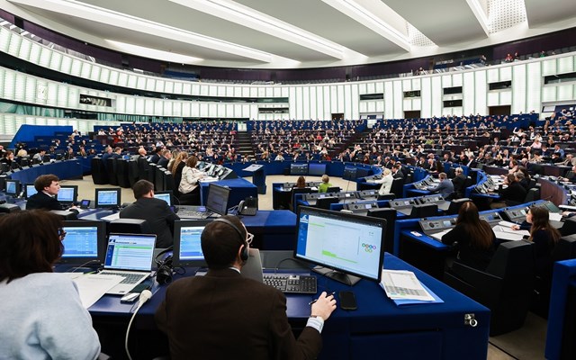 Συζήτηση στο Ευρωκοινοβούλιο για την ασφάλεια των σιδηροδρομικών μεταφορών και τα διδάγματα από το "Adamuz" και τα "Τέμπη"