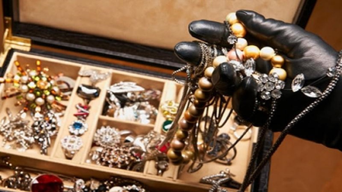 Συνελήφθη 73χρονη εισπράκτορας για απάτη σε ηλικιωμένη στον Βόλο