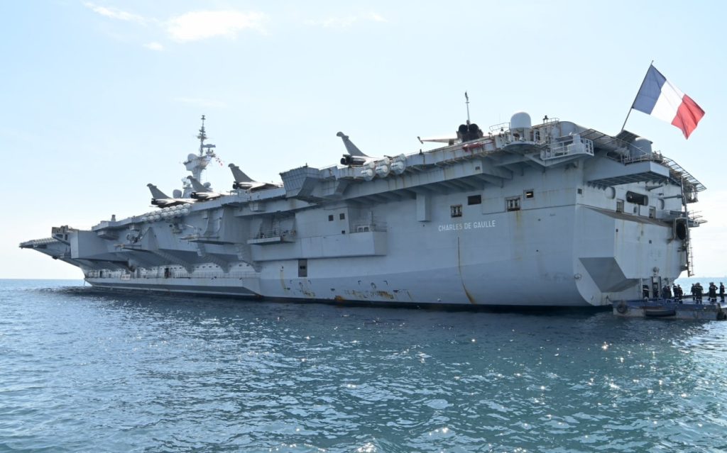 Απίθανη γκάφα: Πώς το τζόκινγκ ενός Γάλλου αξιωματικού πρόδωσε τη θέση του αεροπλανοφόρου Σαρλ Ντε Γκωλ