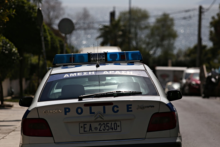 Φιλοπάππου: Άγνωστος επιτέθηκε σε δύο άνδρες και τους τραυμάτισε με μεταλλικό αντικείμενο