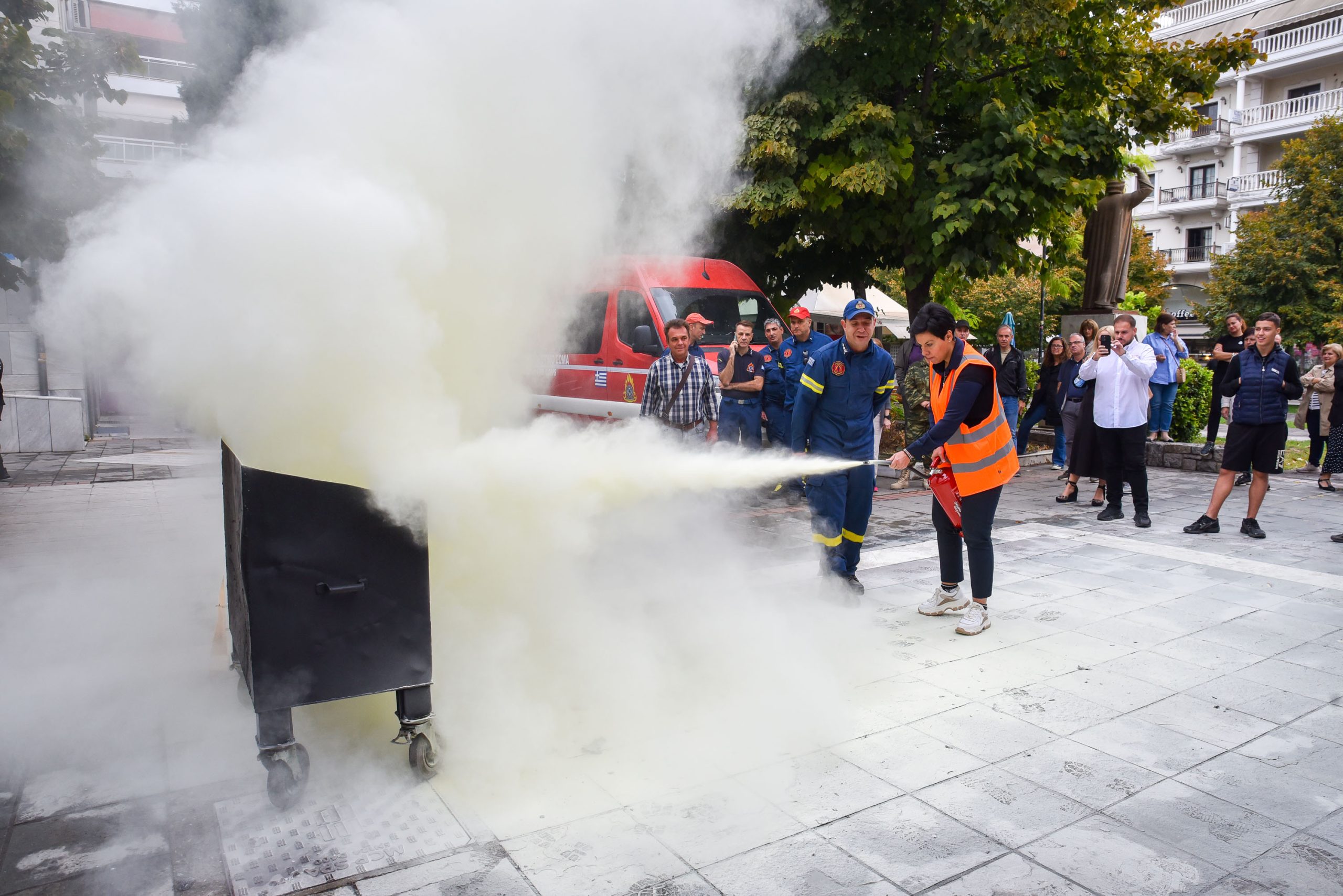 Ενημερωτική δράση χρήσης πυροσβεστικών μέσων στο διοικητήριο της   Π.Ε. Λάρισας