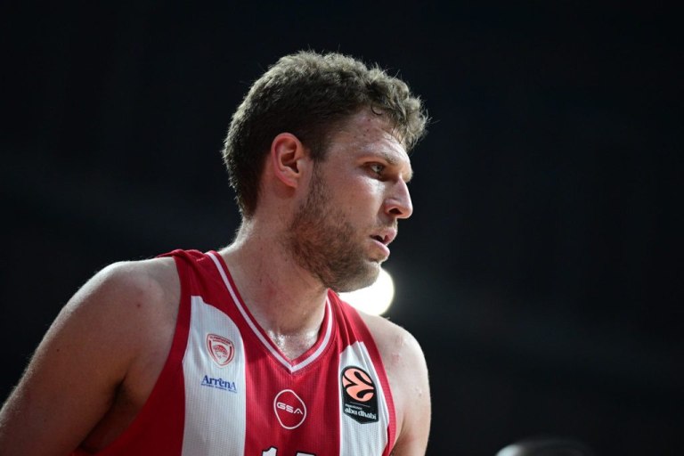 Βεζένκοφ: Είναι πολύ καλός προπονητής, αλλά εγώ δεν θα τον χαιρετούσα