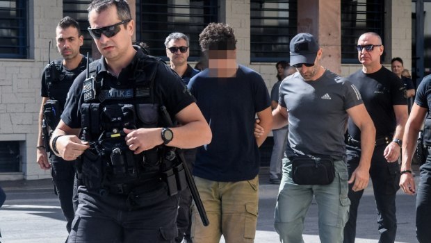 Φωτιά στην Πάτρα: Πήγα να βοηθήσω, βρέθηκα στη φυλακή  Τι είπαν οι δύο νεαροί μετά την αποφυλάκισή τους