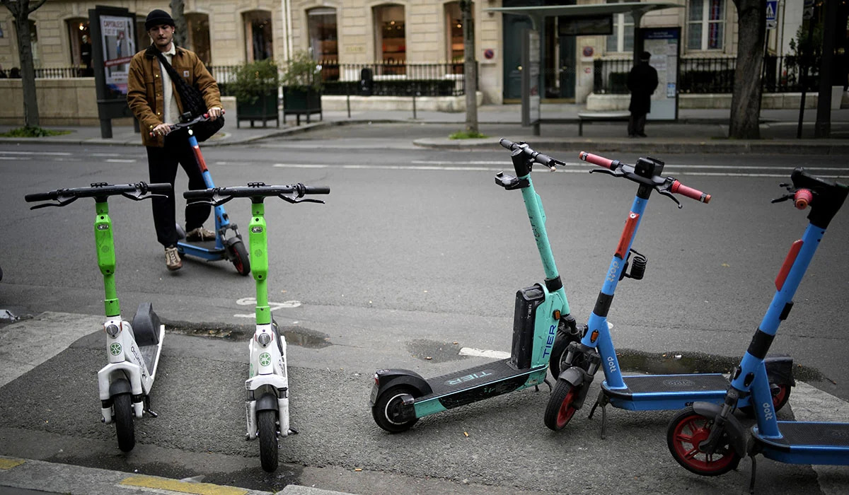 Λάρισα: 70 κλήσεις, σε μια εβδομάδα απο την Τροχαία, σε χρήστες ηλεκτρικών πατινιών για μη χρήση κράνους