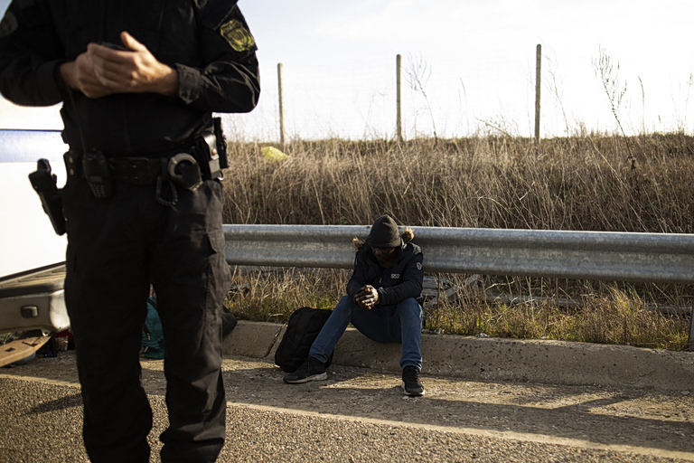 BBC: Το βίντεο με τις επαναπροωθήσεις από την ελληνική αστυνομία μέσω μισθοφόρων στα σύνορα με την Τουρκία