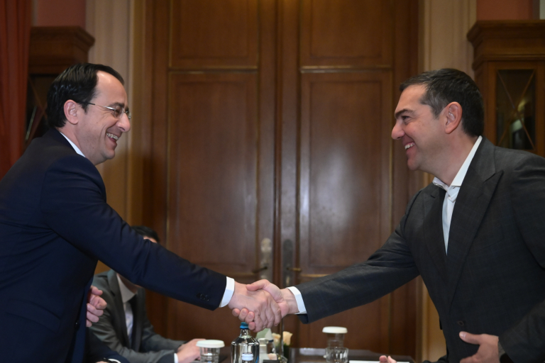 Ο Τσίπρας στη Λευκωσία: Συνάντηση με Χριστοδουλίδη – Κυπριακό και διεθνής συγκυρία στην ατζέντα