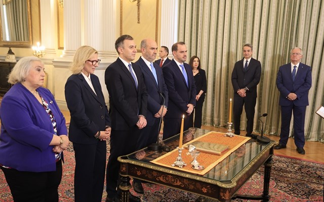 Ορκίστηκαν τα νέα μέλη της κυβέρνησης