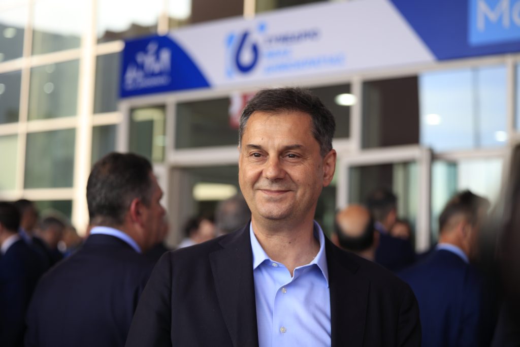 Χάρης Θεοχάρης: Επιστρέφει οδικώς μέσω Τουρκίας από το Ιράκ – Κλειστός ο εναέριος χώρος