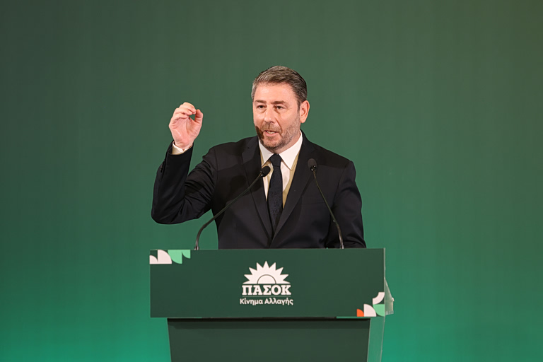 ΠΑΣΟΚ: Πώς διαβάζουν την «επιστροφή» Τσίπρα – Η ενόχληση για τις δημοσκοπήσεις και η «μάχη» για την κεντροαριστερά