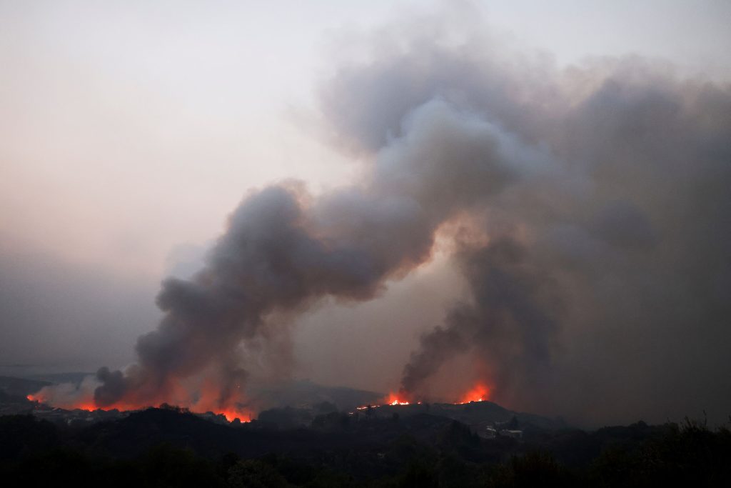 Πύρινη κόλαση στην Ισπανία: 12 νεκροί και στάχτη 66.000 στρέμματα – Βελτιώνεται η κατάσταση