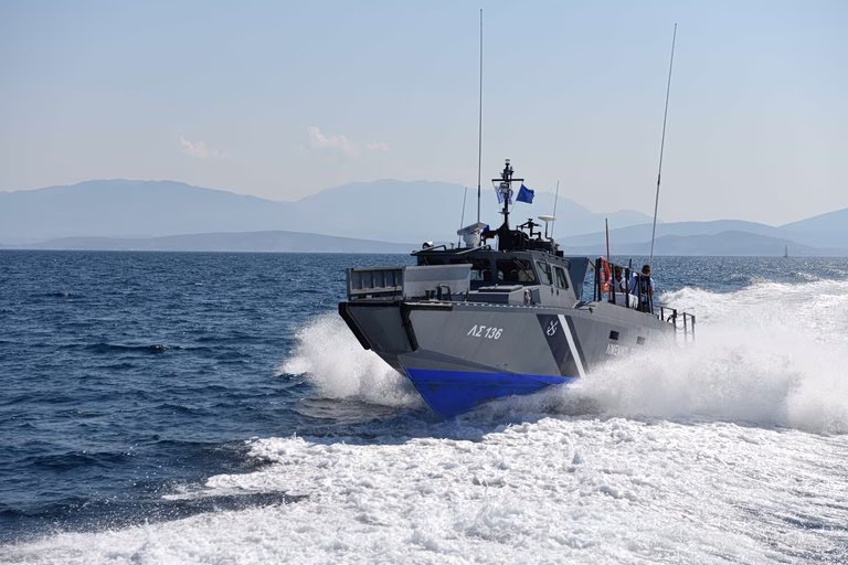 Διασώθηκαν 32 μετανάστες ανοιχτά της Γαύδου – Μεταφέρονται στα Χανιά