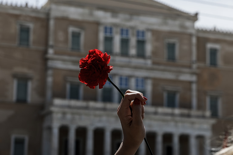 Συγκεντρώσεις σε όλη τη χώρα για την Εργατική Πρωτομαγιά: Δεμένα τα πλοία στα λιμάνια, πώς θα κινηθούν τα ΜΜΜ