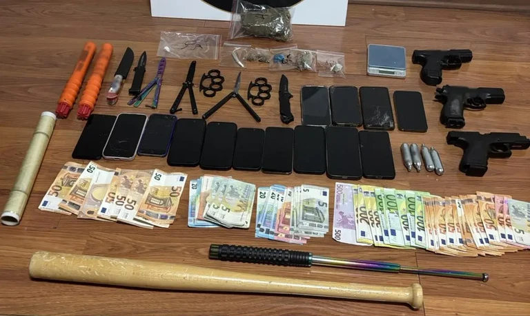 Δύο συμμορίες ανηλίκων διακινούσαν ναρκωτικά σε μαθητές στα Βόρεια Προάστια της Αττικής