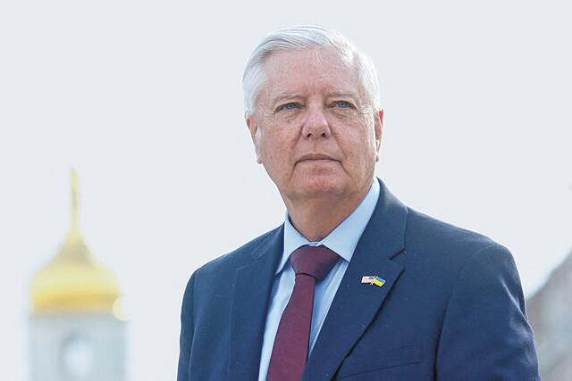 Τραμπ: Προτείνει την αδελφή του Λίντσεϊ Γκράχαμ για τη θέση του στη Γερουσία μετά τον θάνατό του