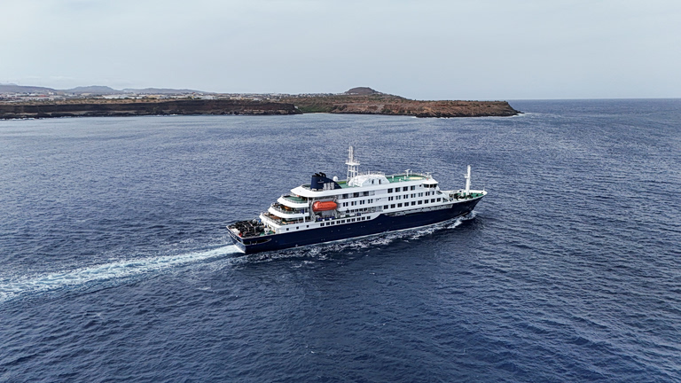 Κρουαζιερόπλοιο MV Hondius: Εν πλω προς τα Κανάρια – «Όλοι θα μείνουν μέσα μέχρι την άφιξη των αεροσκαφών»