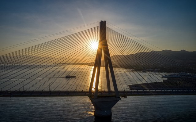 Βιώσιμες υποδομές από τον σχεδιασμό στην πράξη: Οι επενδύσεις - ορόσημο σε ΔΑΑ και γέφυρα Ρίου-Αντιρρίου