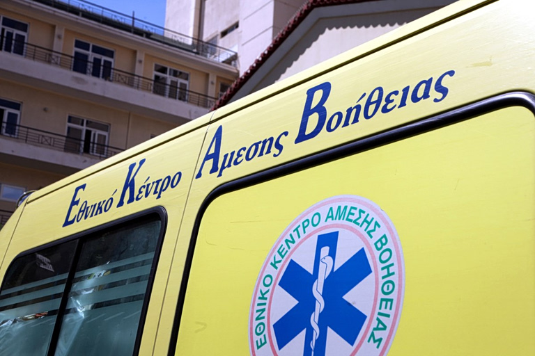 Θεσσαλονίκη: 69χρονος σε κατάσταση μέθης επιτέθηκε σε διασώστε του ΕΚΑΒ