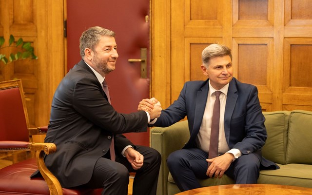 Και επίσημα ο Ν. Φαραντούρης στο ΠΑΣΟΚ - Συναντήθηκε με τον Ν. Ανδρουλάκη