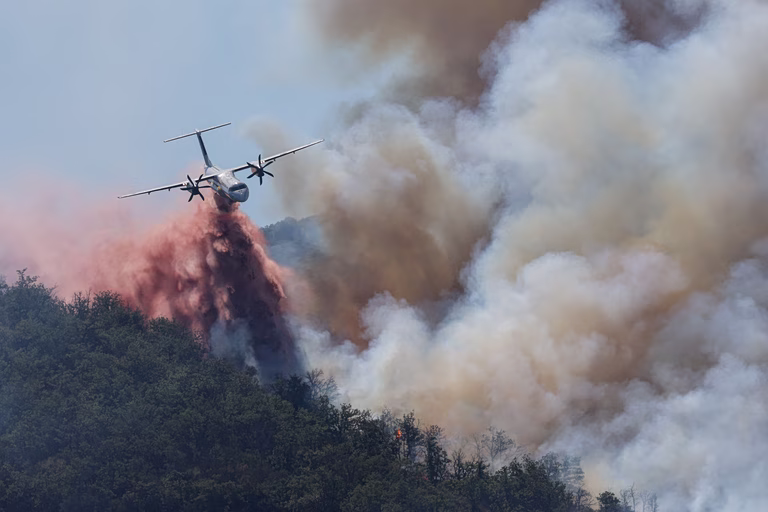 Πυρκαγιά μαίνεται στη Γαλλία: Χιλιάδες άνθρωποι εγκαταλείπουν τα σπίτια τους στα νοτιοδυτικά της χώρας