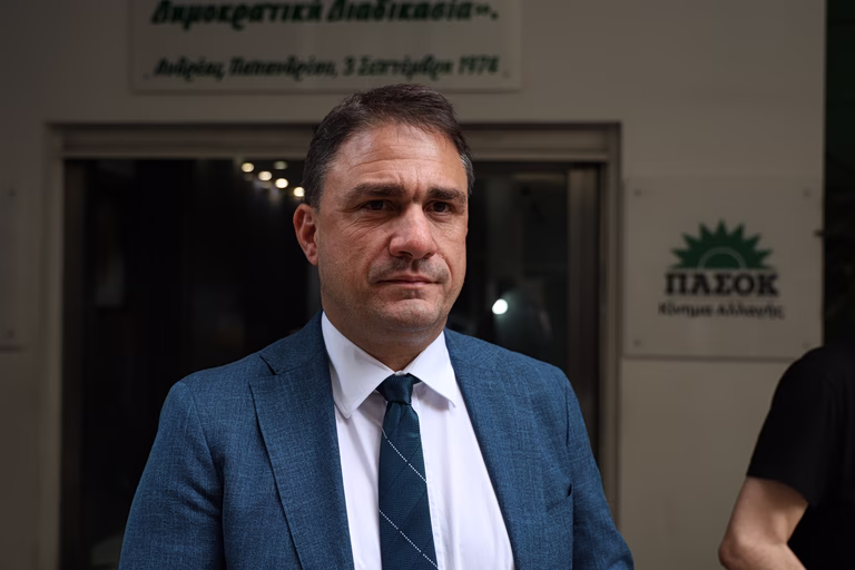 Τσουκαλάς: Το ΠΑΣΟΚ έχει ένα πρόγραμμα που αφορά στην κοινωνία – Τι απαντά στον Σιακαντάρη
