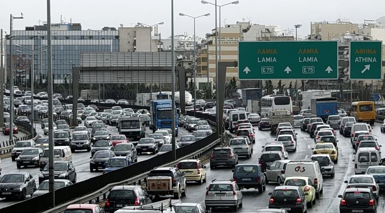 Κίνηση: Μποτιλιάρισμα σε Κηφισό και Κηφισίας – Καθυστερήσεις στην Αττική Οδό